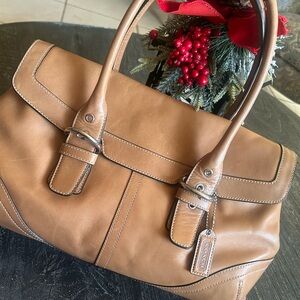 SOLD! Y2K Coach 2005 Hampton Leather Satchel in tan light brown! Style No. K05D